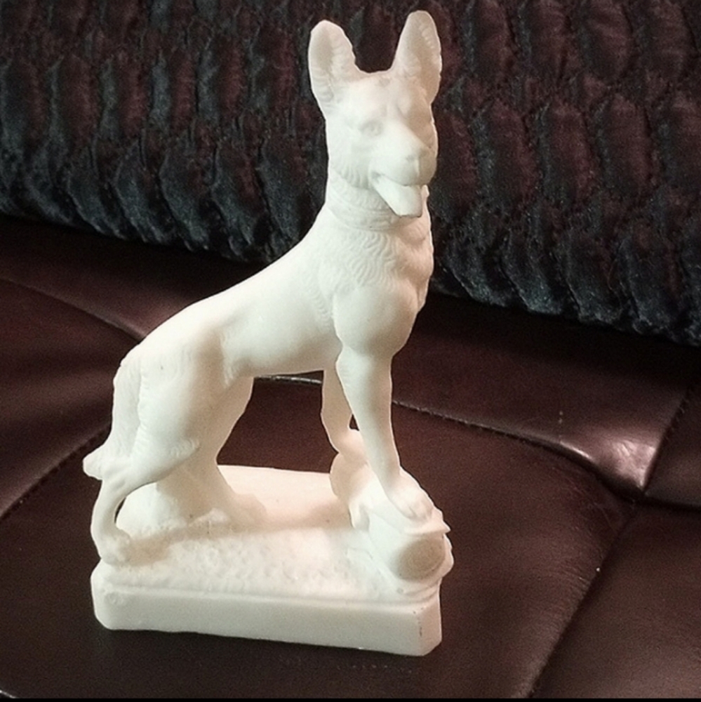 German shephard statue